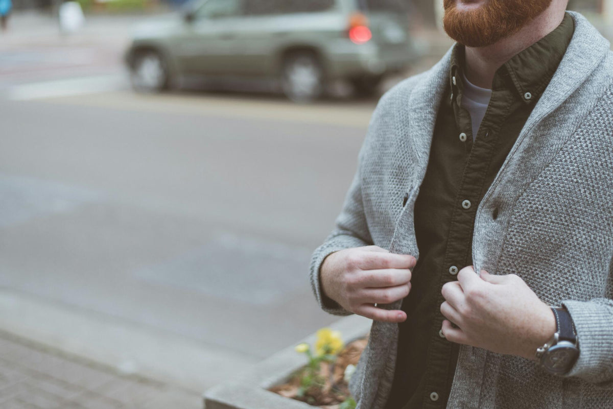4 Subtle Color Theory Mistakes That Destroy the Elegance of Your Monochromatic Outfits
